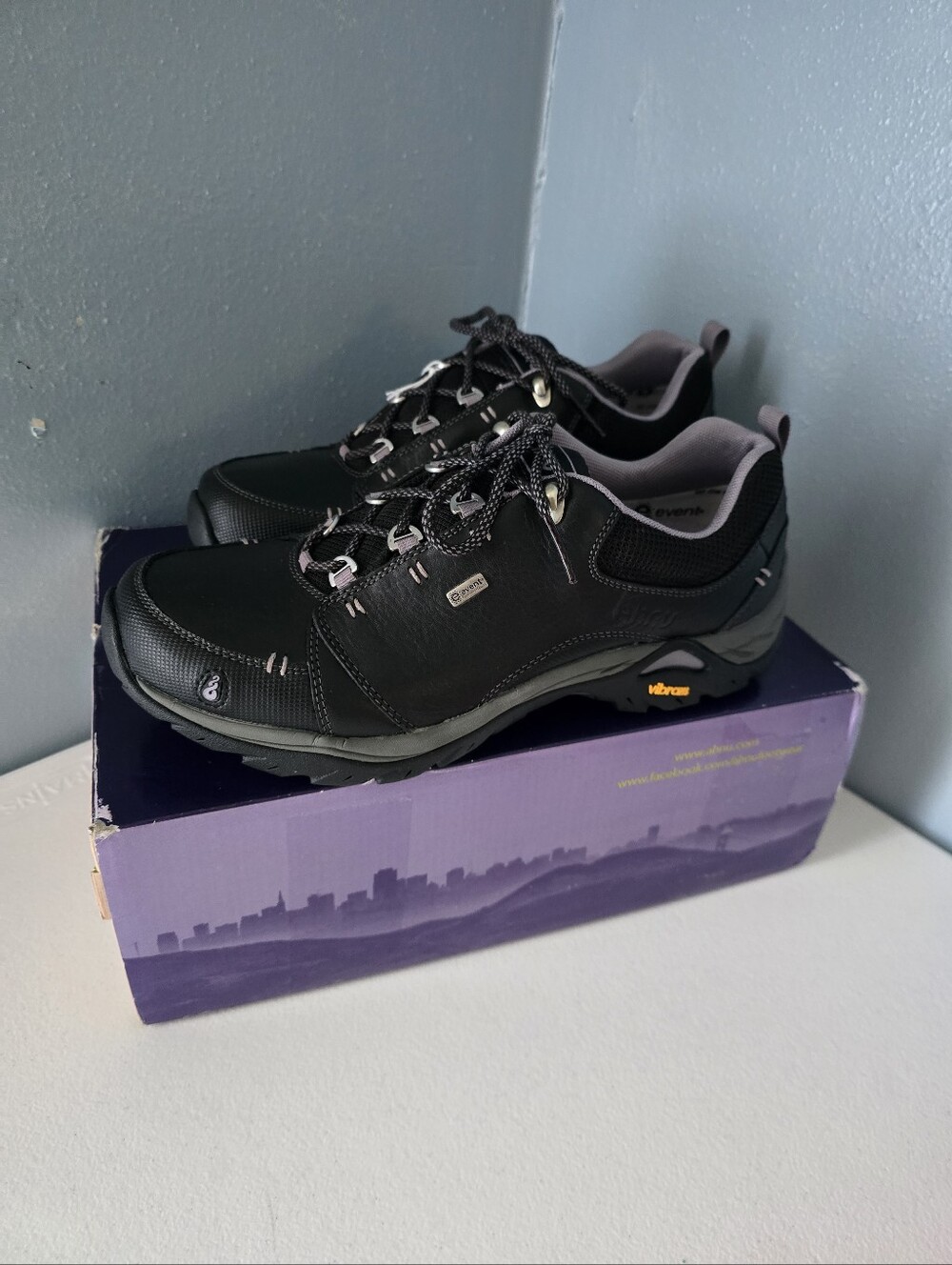 Ahnu Watwrproof Black and Gray Women's Trail Walking Shoes Sz 9.5